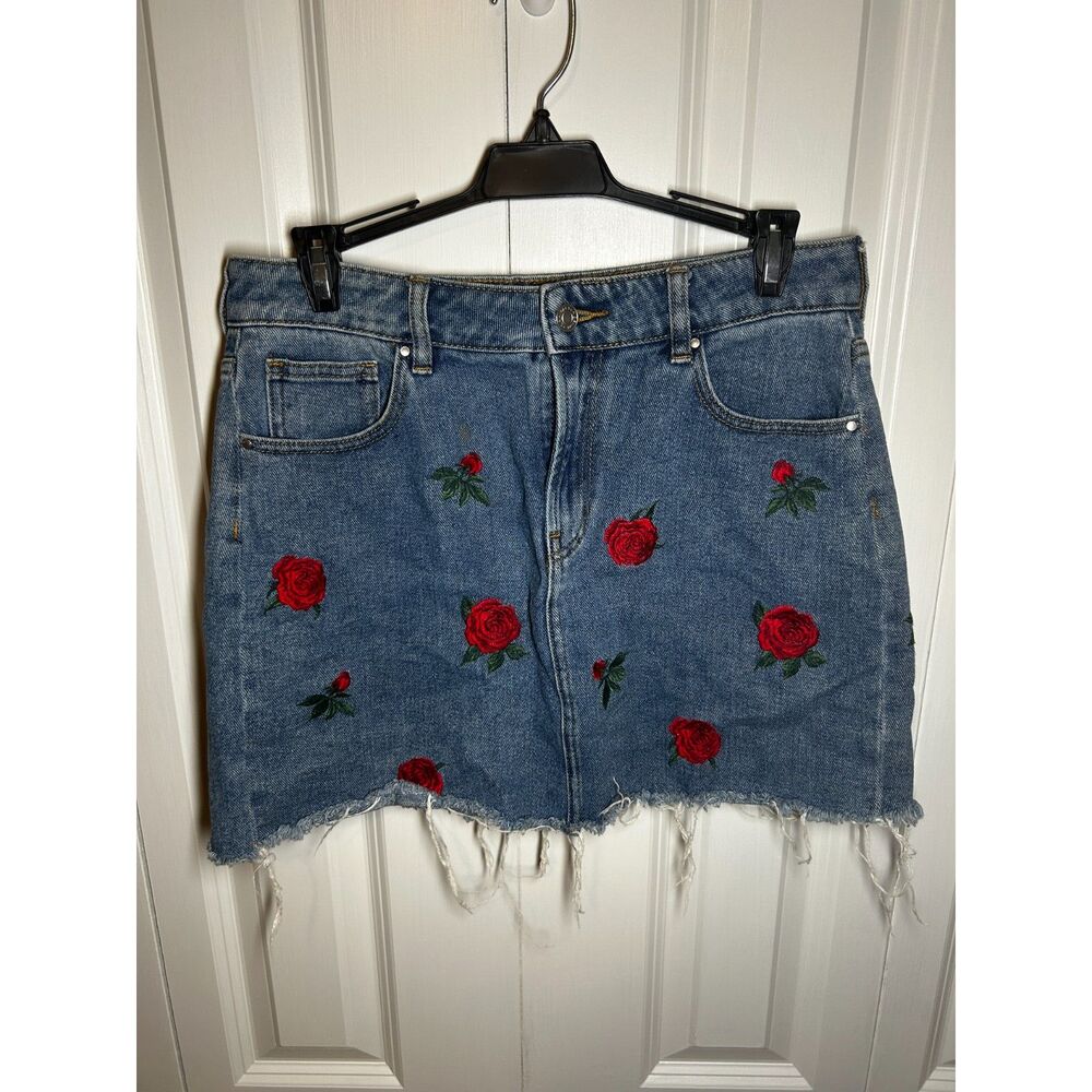 PacSun Red Rose Floral Embroidered Denim Mini Skirt Frayed Hem Size 28